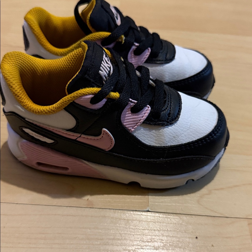 Nike Kids Black, White, and Yellow Sneakers toddler 8c - Picture 2 of 6